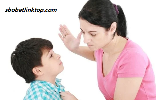 Ý nghĩa giấc mơ thấy bố mẹ đánh con